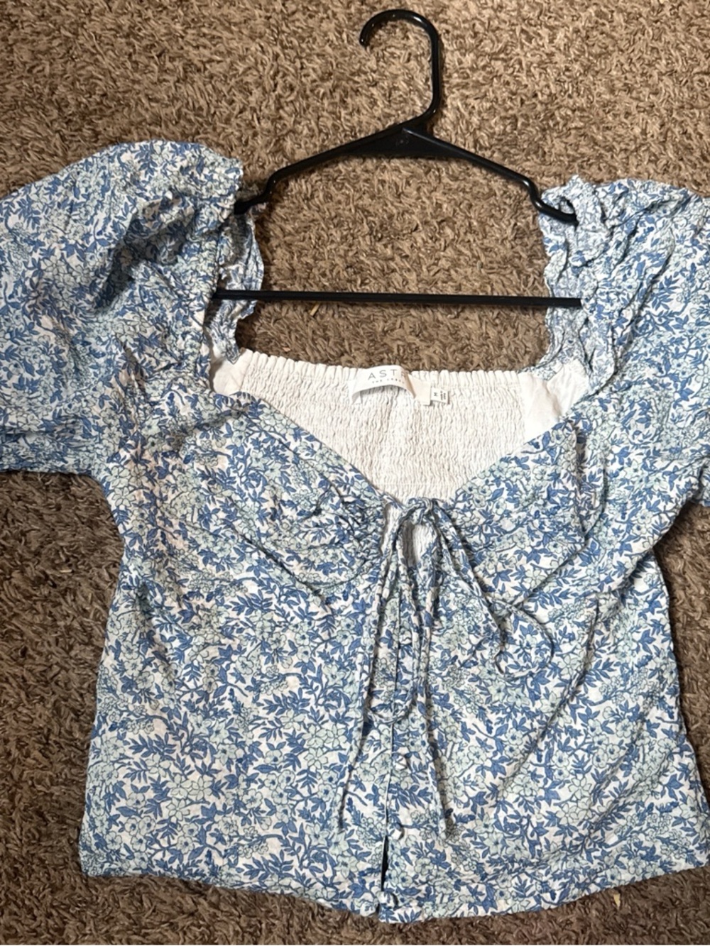 ASTR Blue and White Floral Tie-Front Puff Sleeve Top